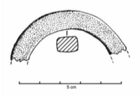 BRC-1041 - Bracelet en terre cuite terre cuiteBracelet à section quadrangulaire à sub-quadrangulaire.