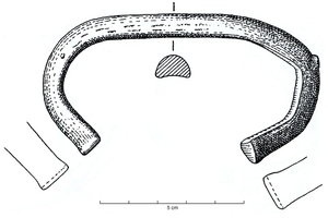 BRC-1113 - Bracelet ouvert, à tige massive et sans tamponsbronzeBracelet ouvert, à tige massive, inorné, de section concavo-convexe ; les extrémités peuvent être droites, légèrement épaissies ou encore légèrement amincies.