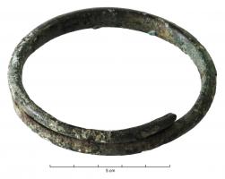 BRC-3551 - Bracelet ouvertbronzeBracelet ouvert, jonc lisse de section ronde ou ovale, extrémités symétriques sans traitement particulier, mais se recouvrant largement.