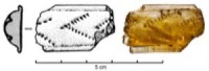 BRC-3611 - Bracelet Geb. forme nouvelleverreBracelet à trois côtes, verre transparent sur fond jaune opaque ; chevrons imprimés à la pointe du peigne sur la côte médiane.