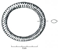 BRC-4009 - Bracelet fermé à incisionsorBracelet fermé (creux) dont tout le pourtour est marqué d'incisions transverssales se faisant face.