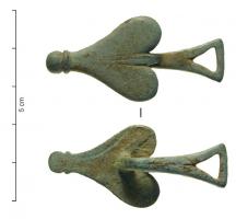 BTA-4027 - Bouton à anneaubronzeTPQ : 100 - TAQ : 300Bouton en forme de feuille, équipée au revers d'une tige partant à angle droit et se terminant par un anneau triangulaire.