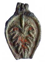 BTS-4013 - Boîte à sceau en forme de gouttebronzeTPQ : 100 - TAQ : 250Boîte à sceau en forme de goutte, couvercle plat émaillé marqué d'une feuille de vigne pendante ; bouton terminal.