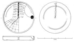 CAS-4002 - Cadran solaire portatifos ou bois de cerfCadran solaire portatif, comportant une aiguille centrale (démontable ou pliante) et deux couronnes permettant de calculer les heures, jours et saisons en fonction de l'inclinaison du soleil.