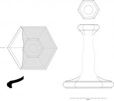CHL-9002 - Flambeau en verreverreChandelier/flambeau en verre incolore moulé, à base hexagonale moulurée. La douille adopte la même forme et le même profil.
