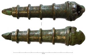 CLE-4117 - Clé à extrémité zoomorphebronze, ferTPQ : 100 - TAQ : 300Clé en fer dont le manche en alliage cuivreux, creux, se présente sous la forme d'un cylindre de diamètre régulièrement décroissant, et interrompu par quatre simples bagues en fort relief; l'extrémité figure, avec des reliefs très adoucis, une tête de fauve.