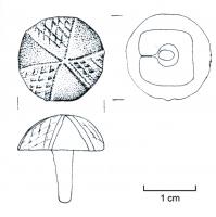 CLH-3011 - Clou émaillébronze, ferClou en bronze, coulé sur une tige de fer effilée (indiquant un support en bois) ; la tête en calotte, plus ou moins aplatie, est creusée de quatre groupes de sillons contenant souvent des restes d'émail rouge opaque. Variante aux sillons organisés en 3 quartiers réticulés, avec ou sans lignes de séparation entre elles, séparés par 3 plages lisses.