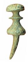 CLH-3025 - Décor émaillébronzeDécor, entièrement en bronze, comportant un corps en balustre avec plusieurs moulures superposées ; le sommet est strié pour recevoir un revêtement d'émail rouge (plusieurs variantes dans l'arrangement de ces stries).