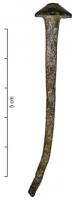 CLO-4002 - Clou en alliage cuivreuxbronzeClou en bronze, de section carrée et à tête plus ou moins conique (facettes et traces d'écrasement).