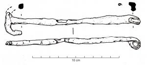 CPR-5001 - Clé en forme d'ancreferClé en forme d'ancre, deux dents de part et d'autre de la tige ; suspension en crochet latéral (ou simplement écrasée et percée), dans le plan des dents, ou perpendiculaire.
