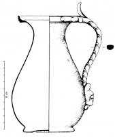 CRU-3012 - Cruche de type Ornavasso-RuvobronzeCruche en tôle de bronze, à profil sinusoïdal et lèvre verticale, fond plat légèrement débordant ; anse coulée épousant la forme de l'embouchure avec deux têtes d'oiseaux stylisées, attache d'anse rapportée, en forme de buste de Jupiter, barbu, nu, la tête légèrement tournée sur la gauche; l'existence de pieds rapportés en bronze, fixés par brasure, n'est pas assurée sur ce type.