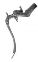 CRU-4007 - Cruche piriforme à col coulé et bec tubulaire Eggers 128bronzeCruche piriforme, en tôle, la panse évasée vers le bas reposant généralement sur un fond annulaire, obtenu par martelage. L'anse est coulée en même temps que le col, à bec verseur oblique et tubulaire, facetté, et comprend un couvercle semi-circulaire, coulé en même temps qu'un lourd poucier en forme d'anatidé.