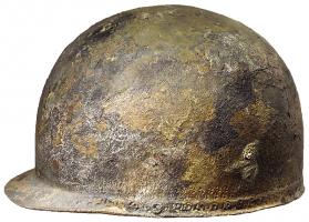 CSQ-3003 - Casque de type césarien (Coolus)bronzeCasque à timbre arrondi, sans ornement sommital ; couvre-nuque légèrement débordant et oblique ; variante légère, martelée.