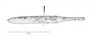 CTO-5011 - CouteauferTPQ : 500 - TAQ : 700Couteau à lame étroite, dos et tranchants parallèles sauf à la pointe qui est symétrique et plus ou moins effilée. La soie est longue et peut atteindre la moitié de la longueur totale. 