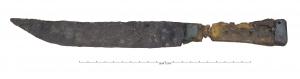 CTO-7007 - Couteau fer, boisTPQ : 1300 - TAQ : 1350Long couteau à manche en bois riveté avec talon et virole en alliage cuivreux et lame en fer. Couteau de table ?