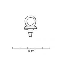 CUS-4016 - Anneau de fixation de cuirasse segmentée de type NewsteadbronzeRivet coulé, constitué d'un anneau épais et robuste, maintenu sur la plaque de fer par un rivet cylindrique court.
