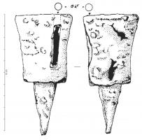 ECL-4016 - Enclume à table trapézoïdale et soieferPetite enclume ou tas à table trapézoïdale et tige effilée, nettement distincte du sommet; la butée permet de caler l'enclume sur son billot. Certains exemplaires comportent une perforation latérale pour la fabrication de tiges et de clous, ou la fixation d'un outil d'enclume.
