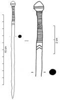 EPG-1112 - Épingle à petite tête cylindro-coniquebronzeTPQ : -1100 - TAQ : -750Epingle à petite tête cylindro-conique; la partie reliant le cylindre à la tige est en forme de tronc de cône; col orné d'incisions; la partie cylindrique de la tête montre souvent des incisions horizontales.