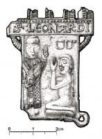 ESP-7073 - Enseigne de pèlerinage : saint Léonard de NoblatplombTPQ : 1300 - TAQ : 1400Enseigne en forme de donjon crénelé : saint Léonard debout à gauche, auréolé, bénit un prisonnier agenoulé devant lui; entrave suspendue au mur, une autre au sol; inscription sur le mâchicoulis : St:LEONARDI.