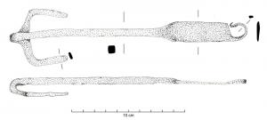 FHT-6001 - Croc ou fourchette à viande : attention, identification à débattreferTPQ : 1000 - TAQ : 1300Croc à deux dents repliée à 180°, muni d'un manche long terminé d'un aplat et d'un anneau de préhension.