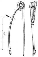 FIB-3845 - Fibule de NauheimbronzeRessort à 4 spires et corde interne ; arc plat, triangulaire et tendu ; porte-ardillon trapézoïdal ajouré ; arc orné deux échelles convergentes, avec des filets le long des bords ; décor limité vers le bas par des incisions transversales.