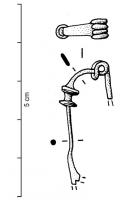 FIB-3877 - Fibule à double nodosité en pouliebronzeFibule de petite taille, à arc filiforme, parfoia aplati vers la tête, ressort à 4 spires et corde interne. L'arc tendu est interrompu par une double nodosité en forme de poulie, qui ne semble pas avoir été prévue pour caler un autre décor. Le porte-ardillon est ajouré.