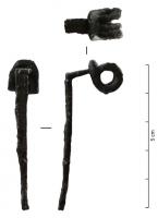FIB-3983 - Fibule à corde externeferFibule à arc filiforme de section aplatie, coudé en angle droit vers la tête.