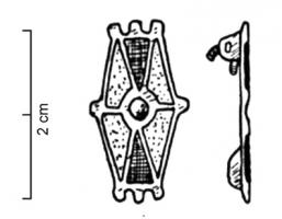 FIB-41183 - Fibule hexagonale émailléebronzeFibule en forme d'hexagone étiré en hauteur (forme de scutum ?), avec des ergots aux angles ainsi qu'au centre des petits côtés, et un point central en réserve entre 6 secteurs champlevés, émaillés. Au revers, articulation par ressort sur axe fixé entre deux plaquettes coulées.