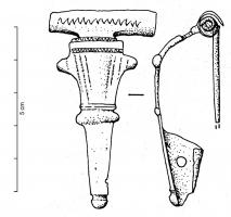 FIB-41247 - Fibule à protubérances latérales hautes F.23ebronzeFibule à protubérances latérales, ressort protégé dans un couvre-ressort cylindrique. Pied lisse, terminé par un bouton aplati; porte-ardillon trapézoïdal, percé.