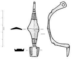 FIB-41329 - Fibule à deux ardillonsbronzeFibule à arc losangique, profil en anse de panier. la charnière articule deux ardillons, dont la pointe repose dans deux gouttières prévues de chaque côté de la tête de l'arc.