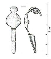 FIB-41574 - Fibule à coquille et arc évasébronzeFibule à ressort à 4 spires et corde interne. Le corps de l'arc adopte une forme large à la tête plus fine et s'évase ensuite largement. Il est séparé du pied, très fin, par une bague. Porte -ardillon plein, percé de multiples trous