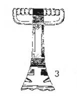 FIB-41627 - Fibule type Armbrustfibel mit Trapezfuß, var. AbronzeFibule en forme d'arbalète munie d'un pied triangulaire ou trapézoïdale incisé de lignes parallèles ou d'encoches latérales, avec un arc étroit cannelé et un ressort à spires multiples sous une corde. Il existe des variantes de ce type ainsi que de multiples décors mais qui ne sont pas inventoriés ici (ocelles, arc large...).