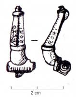 FIB-41863 - KniefibelbronzeFibule de petite taille, à arc coulé de section épaisse et interrompue par une fine moulure transversale ; haut porte-ardillon rectangulaire, ressort bilatéral protégé à la tête.