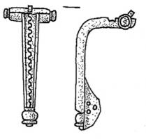 FIB-4418 - Fibule émailléebronzeFibule à arc étroit creusé d'une longue bande d'émail avec une ou deux lignes ondulées médiane; bouton mouluré sur le pied.