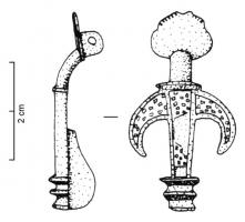 FIB-4732 - Fibule type Böhme 18bbronzeFibule à plaque circulaire ou semi-circulaire à la tête, protégeant le système d'articulation; l'arc est interrompu par une pelte émaillée, aux pointes plus ou moins efffilées et tournées vers le pied, celui-ci peut être un bouton mouluré ou affecter lui aussi la forme d'une pelte ajourée.