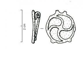 FIB-4819 - Fibule circulaire émailléebronzeFibule circulaire ornée d'un quadriscèle : quatre pétales émaillés en forme de goutte.