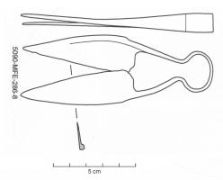 FRC-4001 - ForcesferPaire de forces en fer; lames triangulaires, prolongées par une tige d'axe perpendiculaire, formant à la charnière un ressort en oméga ou en simple U.
