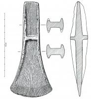 HCH-1031 - Hache à butée: type atlantiquebronzeHache à rebords présentant une barre médiane perpendiculaire à l'axe et qui joint les rebords. Cette barre transversale atteint le niveau des rebords. En général, ces haches ont les rebords élévés et le tranchant élargi.