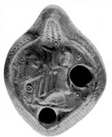 LMP-4140 - Lampe syro-palestinienne de type rareterre cuiteLampe de forme ronde, avec homme casqué luttant contre un fauve; en arrière-plan, une colonne et de la végétation; bec rond, anse conique.