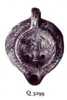 LMP-41449 - Lampe Loeschcke VIII amphoreterre cuiteLampe ronde à bec rond, court. Médaillon décoré d'une amphore de laquelle surgissent des pampres de vigne.