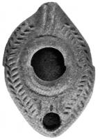 LMP-4145 - Lampe syro-palestinienne (type tardif)terre cuiteLampe de forme ovoidale. Petite anse ; épaule  décorée de deux feuilles de palme incisées. 