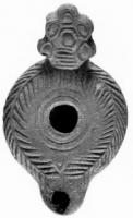 LMP-4187 - Lampe syro-palestinienne tardive avec réflecteurterre cuiteLampe de type syro-palestinien avec large réflecteur en forme de fleur. Epaule décorée de rayons constituant des feuilles de palme.