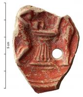 LMP-42092 - Médaillon de lampe : femmes au bainterre cuiteMédaillon de lampe circulaire décoré d'une scène de bain: deux femmes nues, debout de part et d'autre d'une vasque en marbre à pied godronné ; le type de lampe est inconnu.