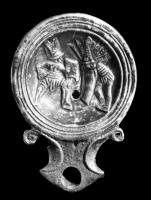 LMP-42251 - Lampe Loeschcke IB : Gladiateursterre cuiteLampe ronde à large bec en enclume à volutes. Médaillon décoré d'un combat de gladiateurs