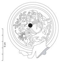LMP-42634 - Lampe Loesckcke IV : Omphaleterre cuiteLampe à bec en ogive accosté de volutes ; le médaillon figure une femme couchée, lascivement drapée dans les plis d'un vêtement, le bras gauche levé au-dessus de la tête, dormant sur une peau de lion et entourée de trois Amours. Sur le côté, légende OMPHALE.