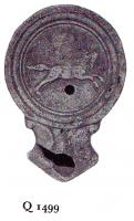 LMP-4734 - Lampe Loeschcke IB : Chevalterre cuiteLampe ronde à large bec en enclume à volutes. Médaillon décoré d'un cheval au galop vers la droite.