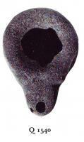 LMP-4765 - Lampe Loeschcke IV terre cuiteLampe ronde à large bec en ogive à volutes. Médaillon perdu.