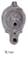LMP-4766 - Lampe Loeschcke IV : Lionterre cuiteLampe ronde à large bec en ogive à volutes double. Médaillon décoré d'un lion en course vers la gauche.