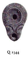 LMP-4767 - Lampe Loeschcke IV terre cuiteLampe ronde à large bec en ogive à volutes. Médaillon vierge.