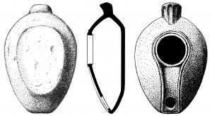 LMP-5046 - Lampe syro-palestinienneterre cuiteAnse en  tenon applati à deux cannelures. Réservoir ovoïde de profil biconvexe asymétrique. Bandeau au décor de traits parallèles en registres horizontaux et verticaux  Grand trou d'alimentation entouré par un  bourrelet. Bec au bout rectiligne à canal en U limité par un bourrelet. Base plate ovale sans délimitation. 